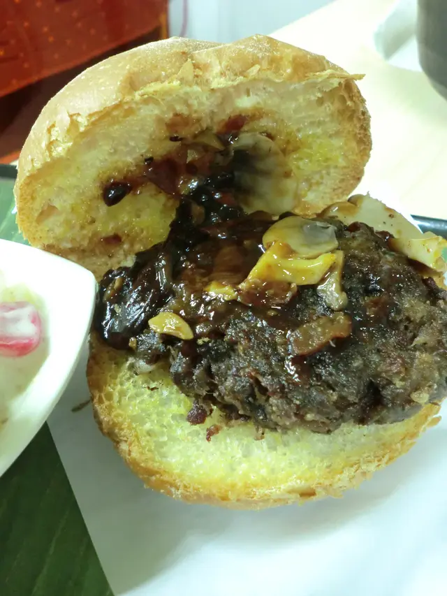 黑椒蘑菇漢堡牛肉脆皮飽