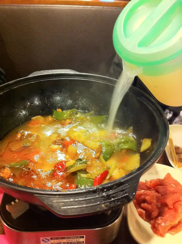 個"靚姐姐"主動幫我地加湯,可以淥野啦!!yeah yeah~~