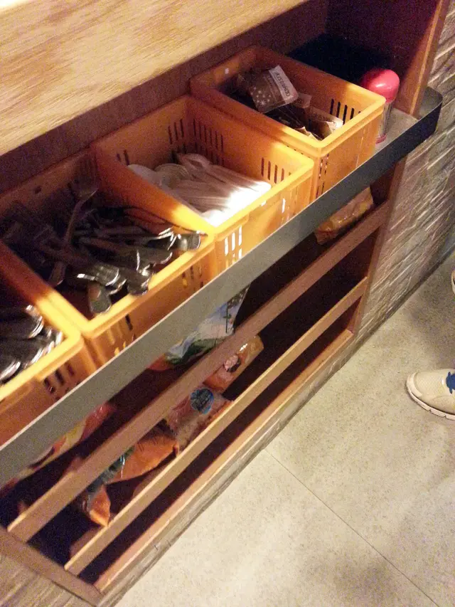 可以自取餐具