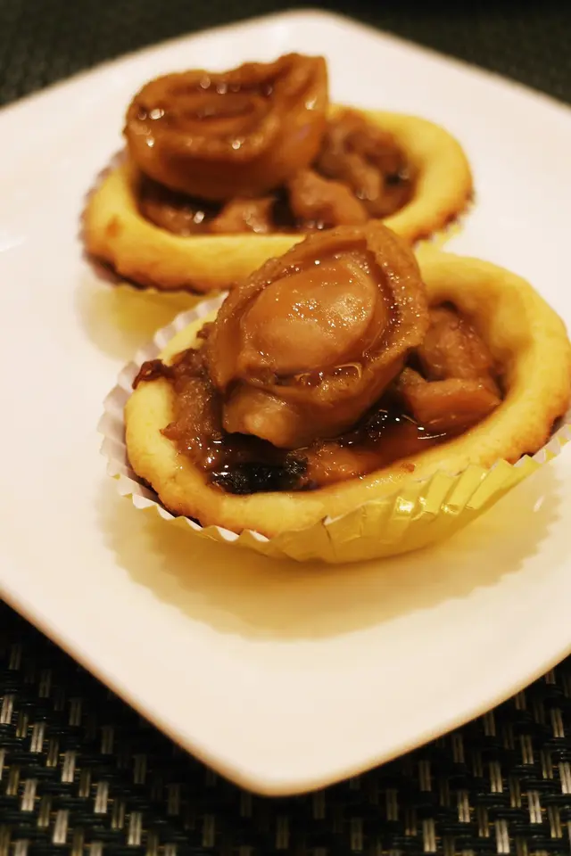 點一龍飽魚雞粒酥 HKD$48/each