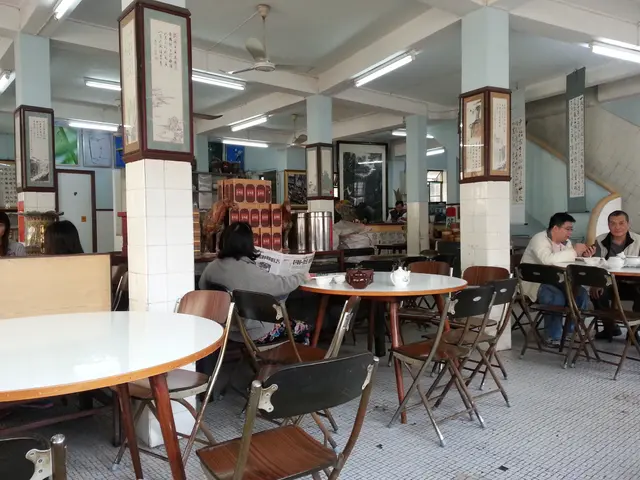 地方環境幽靜,店內更有一些儲存茶葉的傳統瓷器