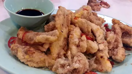 粉漿過厚,夠乾身,但吃不出九肚魚味,何能太細條。