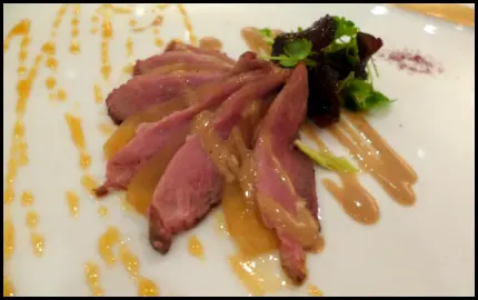 鴨胸配杏甫薄片伴蘋果醬汁