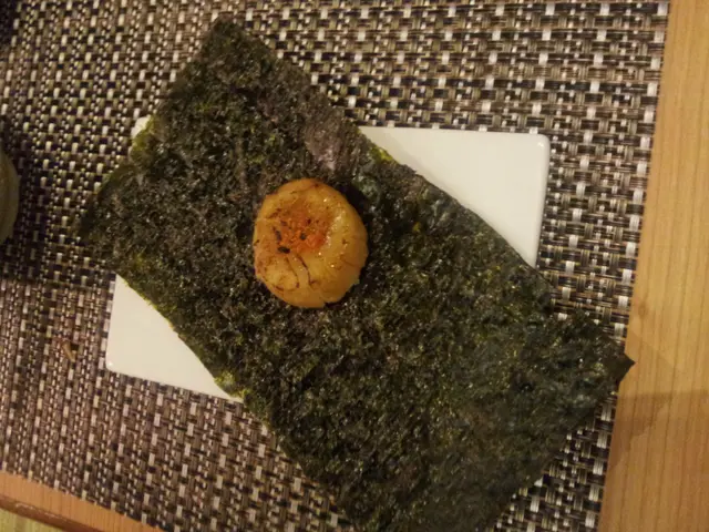 一大塊紫菜包著粒大大的燒帶子,真是從未食得甘奢華!