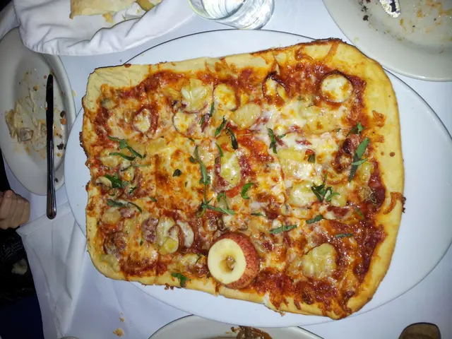 PIZZA SIZE好大, 但太咸