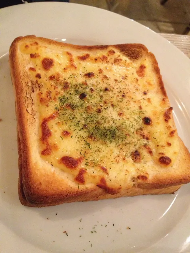 馬蘇里拉芝士忌廉火腿多士