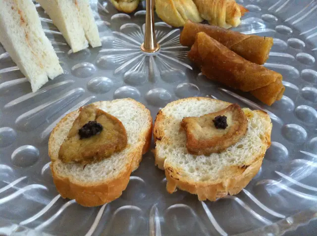 鵝肝黑松露多士與春卷