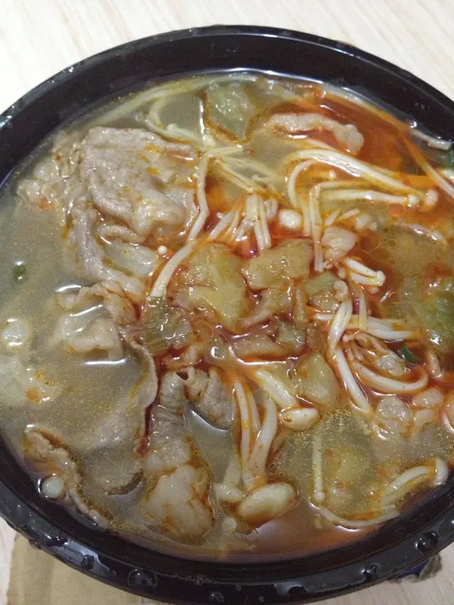 金菇肥牛麻辣米線(小辣)