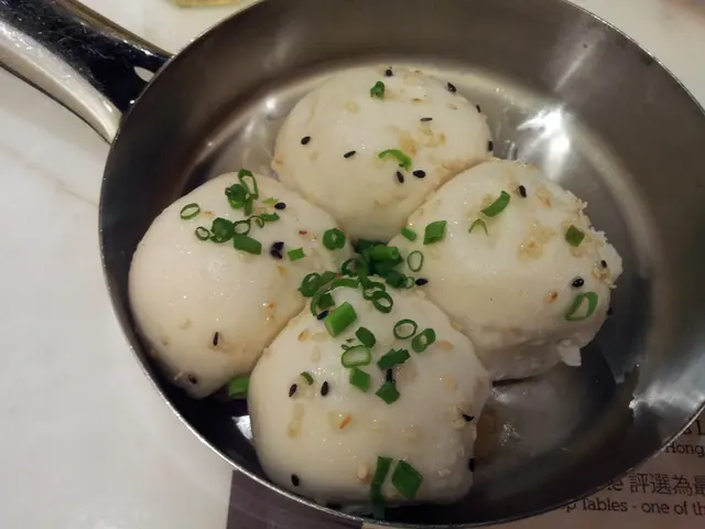 生煎包 $38 (四隻)