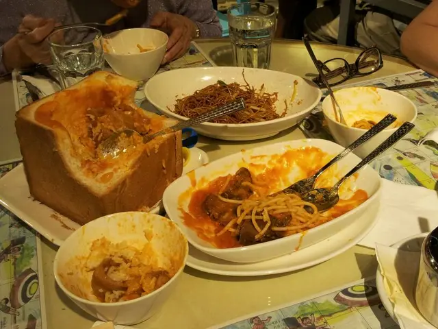 唯一較好就是右上角的避風塘炒麵, 但還是油多了少少!