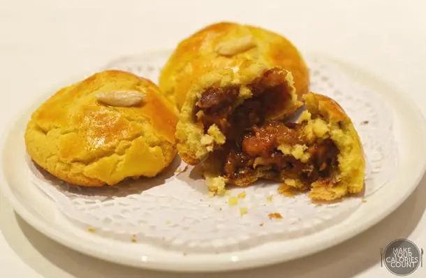 Barbecued pork pastry, char siew sou - 蜜汁叉烧酥 (HK$60/-)