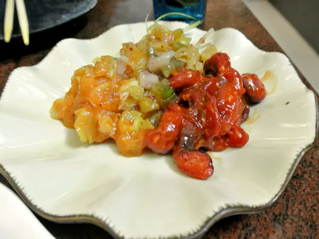 包括螺肉、海蜇、芝麻八爪魚、辣味八爪魚、青瓜絲…等
