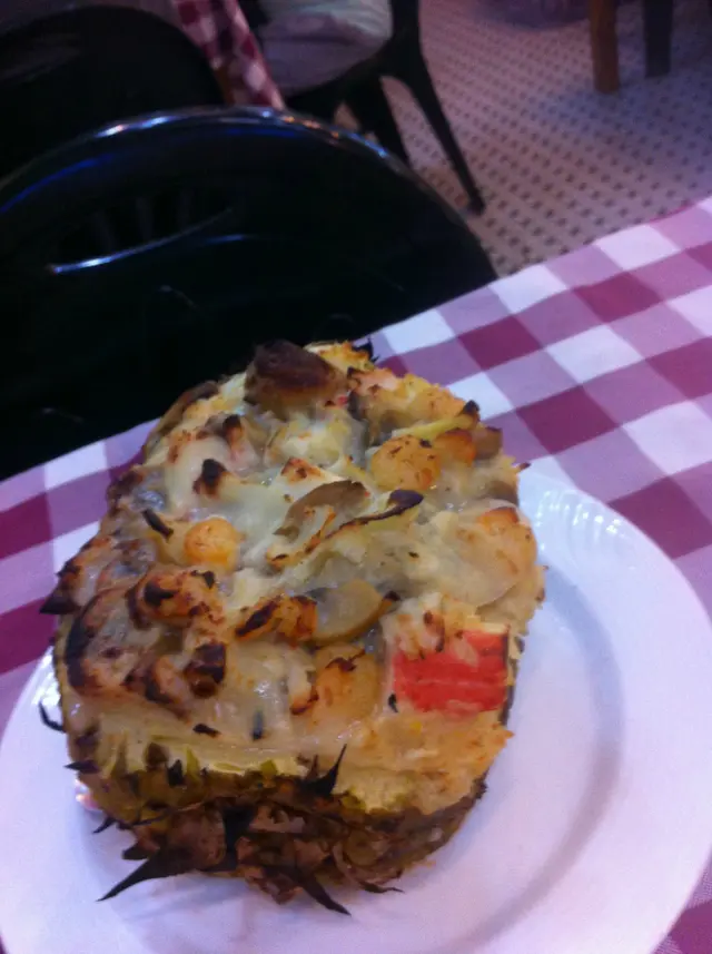 完個菠蘿焗飯 多海鮮 多汁 好吃