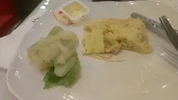 餐包已經食咗喇！個炒蛋真係見到個樣都唔想掂
