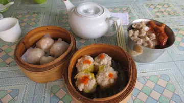 Hakaw, Siu Mai and Spare rib rice with Pu'er tea