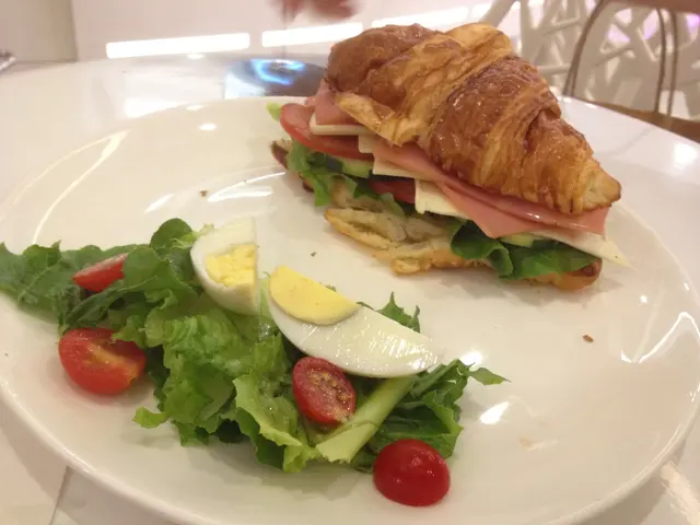 火腿芝士牛角包