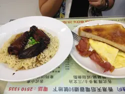 瑞士汁雞翼撈出前一丁麵特餐