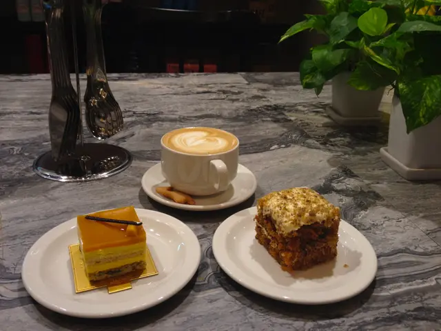 Tea set (HKD70) - one drink + one cake of your choice