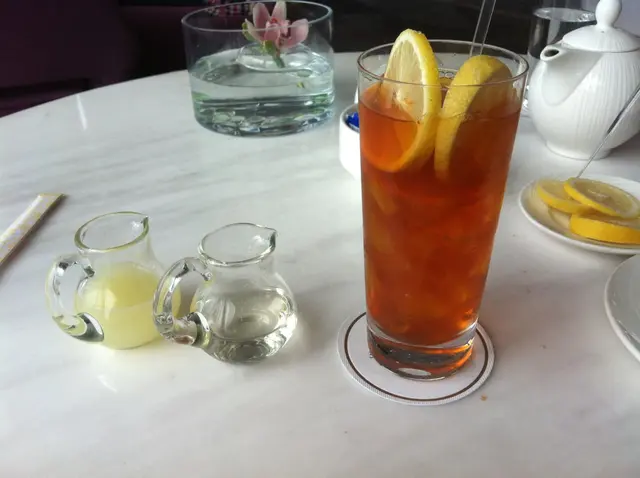 檸檬茶還奉上純檸檬汁,欣賞位!