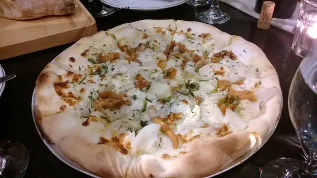 黃菌薯仔黑松露薄餅