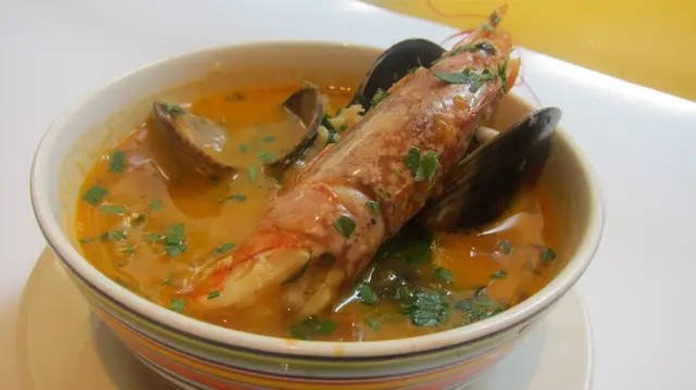 有新鮮的蝦、青口、蜆肉、還有不少魚肉呢~