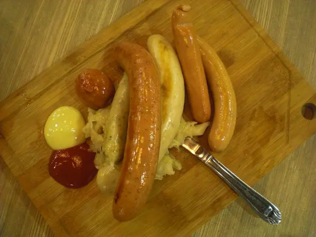 柏林肉腸拼盤配酸菜