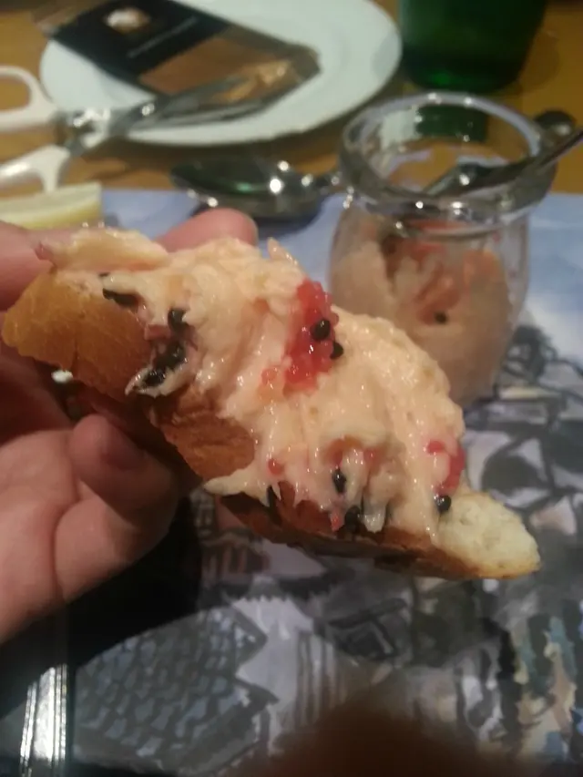 我將它當成三文魚醬搽在法包上吃