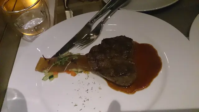 六成熟的牛扒?!