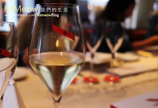G.H Mumm Blanc de Blancs不算太甜，帶點果香！