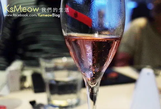 G.H Mumm Brut Rose有著淡雅高貴的三文魚粉紅色！