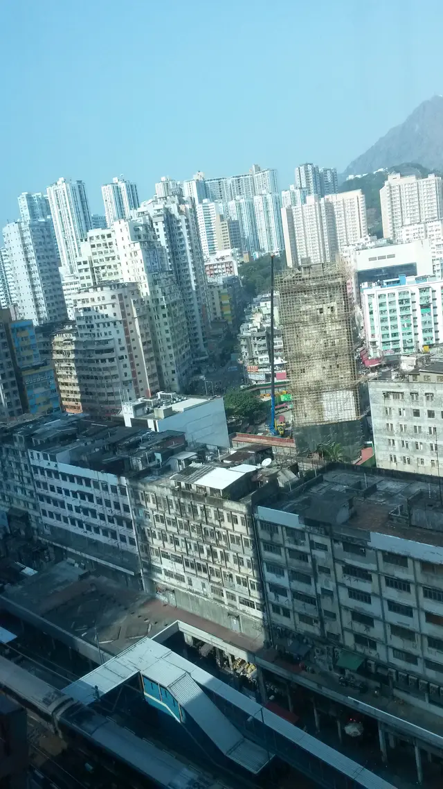 行駛中的地鐵!裕民坊一帶的舊樓
