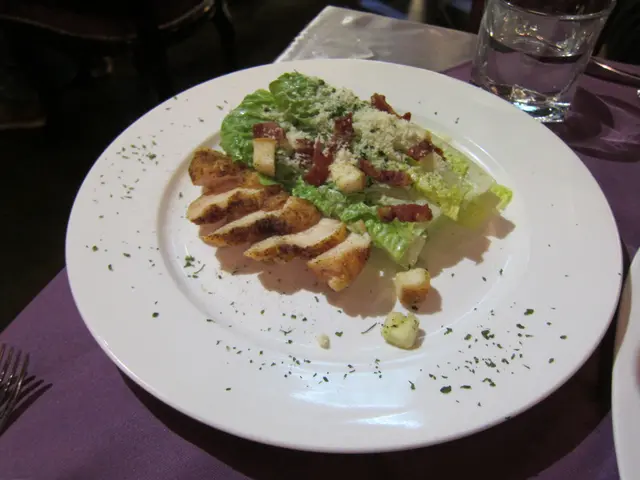 可以揀其他肉配撘，但我覺得雞肉真係好夾，起初都怕會好' 鞋'，但一放入口就知無揀錯~!!!