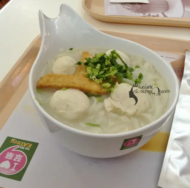 乒乓球似的魚蛋在牙縫中跳躍著，感覺過癮