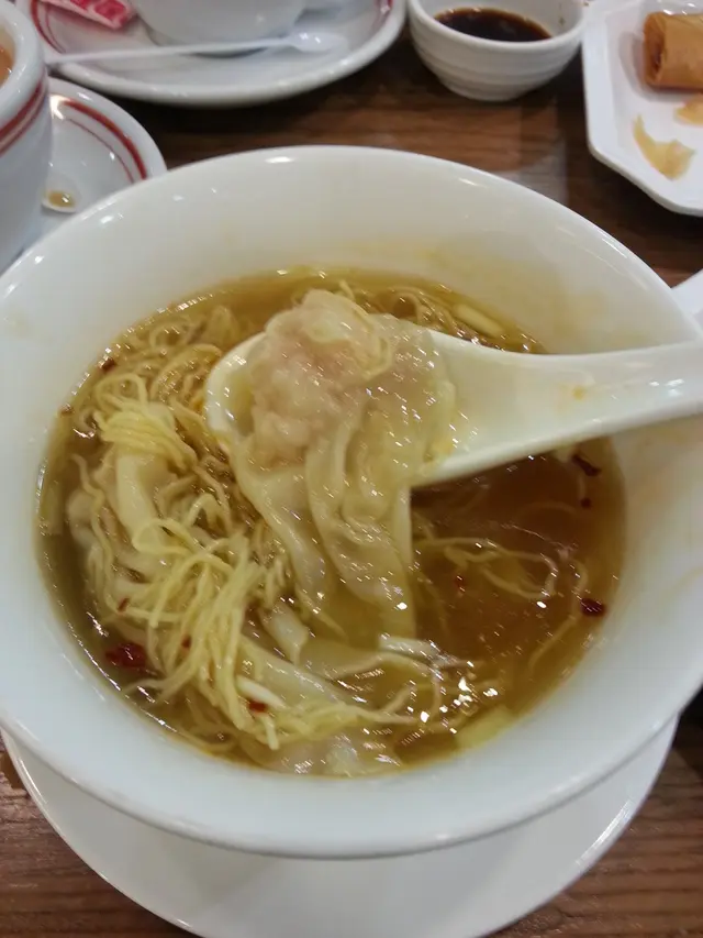 雲吞麵和水餃麵都是正常的水準，5分滿分都可以俾3.5分！