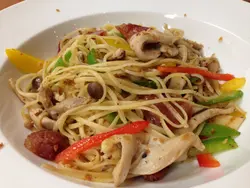 香辣鸡肉材扁意粉
