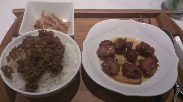 涼拌麻辣豬耳朵-秘制麻油雞-台式肉躁飯