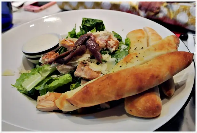 Grand Chicken Caesar