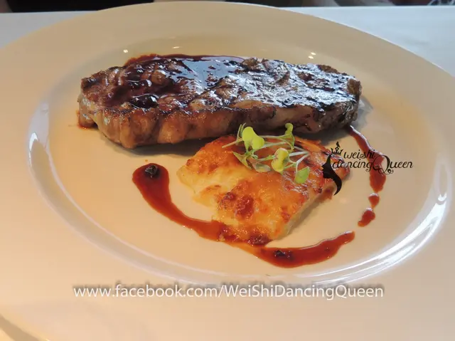 炭燒美國西冷配薯菜及蘑菇汁