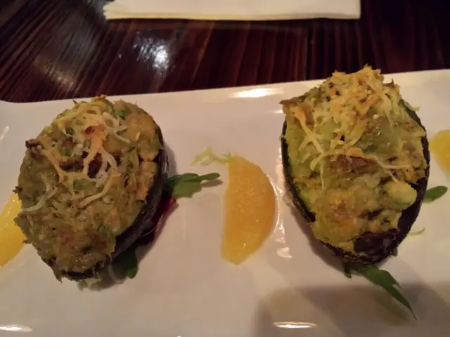 焗蟹肉芝士牛油果，驚喜前菜，香而不膩