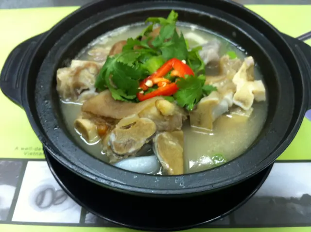 ,不過又炆得幾腍幾入味,香草味令豬手感覺無咁肥