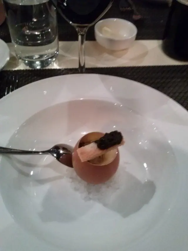 要慢慢細嘗，聞到黑松露菌絲絲香味，加上鴨肝嫩蛋又滑。