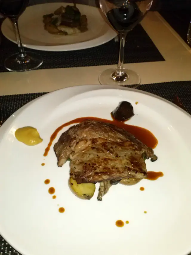 牛肉質素很高，陣陣香味，朋友更切了我一大片，真心痛。