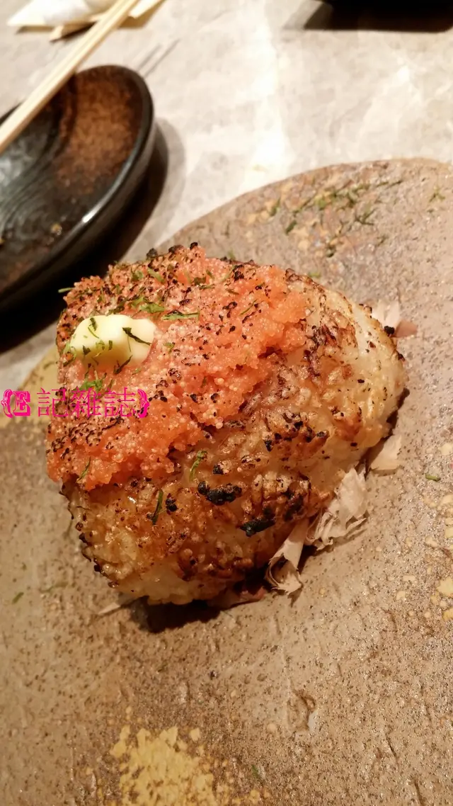 明太子炭火牛油燒飯團 ($68) - 面頭那明太子厚厚的鋪滿整個飯面也是, 另外飯團邊位燒得脆身帶點燶, 整個配搭很惹味