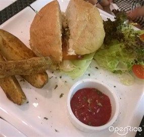Veggie Burger - 銅鑼灣的清怡咖啡館