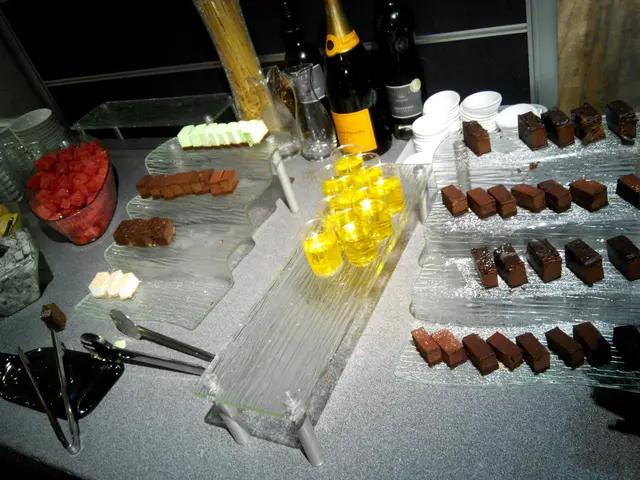 甜品種類少得可憐,朱古力布朗尼重覆擺放,只可以話味道算唔錯,雪糕味道算多!!