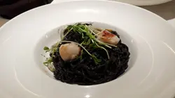 北海渡带子墨鱼汁扁意粉