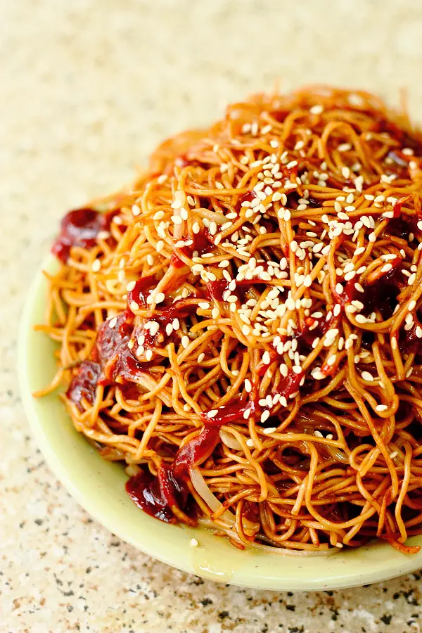 麵條分明,甚是乾身,醬油上色的均勻,當中加入的芽菜,更添爽口