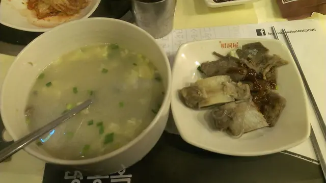 夾起全部只有幾片簿肉, 同牛舌差唔多厚度. 湯味唔濃.