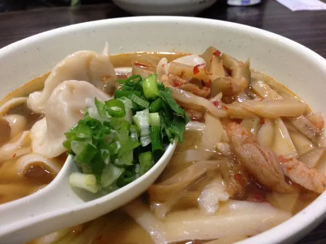 配料:上海水餃、榨菜肉絲