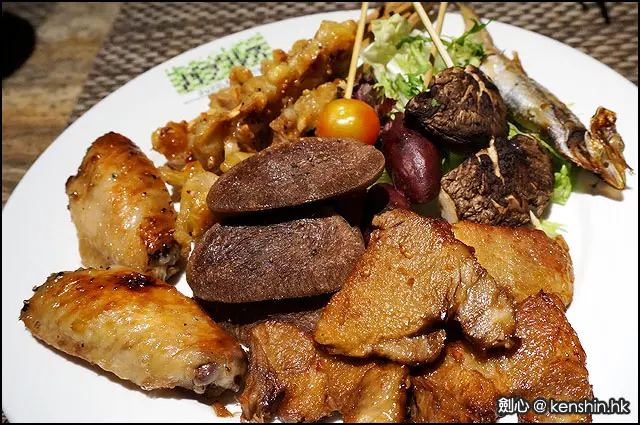 大蔥雞肉串、雞翼串、牛舌、雞軟骨串、黑豚叉燒串、多春魚、車厘茄、甜薯、冬菇,有肉香算是不錯